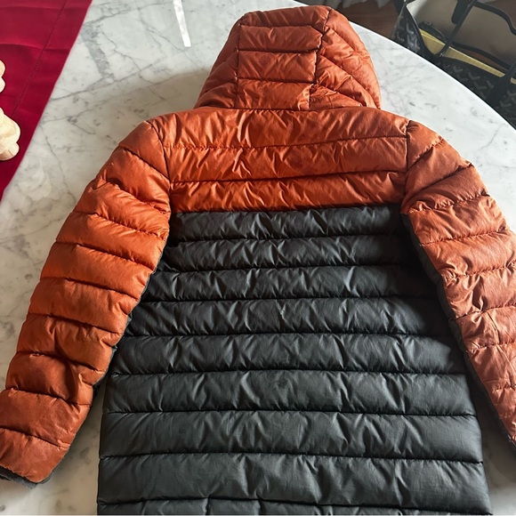 KID’S PATAGONIA DOWN SWEATER HOODIE - Orange / Gray, size S - Picture 2 of 4